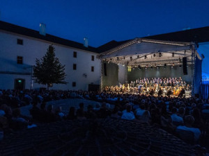 Silný vítr na jihu Moravy lámal stromy. Bouřka ukončila koncert na Špilberku