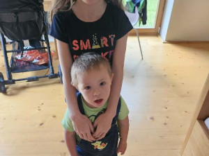 Rodina se stará o dvě handicapované děti. Do péče chce přijmout další, potřebuje ale pomoc