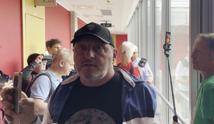 Soud bude rozhodovat o vazbě Pavla Zítka. Dnes si jej policisté převzali ze Slovenska