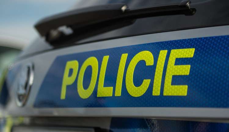 Policisté zadrželi muže, kteří v Rakousku ukradli stavební stroje. Jednoho našli u Vyškova i s bagrem