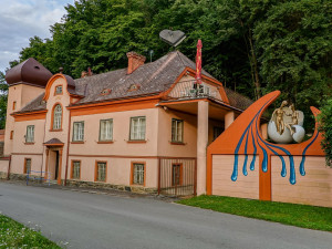 Kam o víkendu na jižní Moravě? Na folklorní festival nebo na filmovou noc k výstřednímu umělci