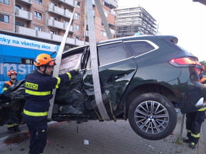 V Brně se srazila šalina s autobusem a osobákem. Čtyři lidé jsou zranění