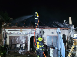 Na Břeclavsku v noci hořela přístavba rodinného domu. Při požáru se nikdo nezranil