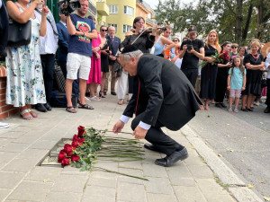 VIDEO: V Brně položili kameny zmizelých. Připomínají obyvatele tří slavných brněnských vil