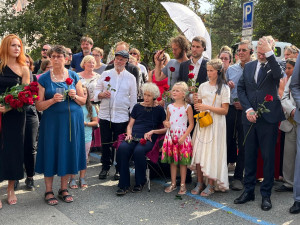 VIDEO: V Brně položili kameny zmizelých. Připomínají obyvatele tří slavných brněnských vil