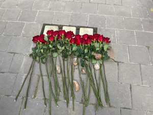 VIDEO: V Brně položili kameny zmizelých. Připomínají obyvatele tří slavných brněnských vil