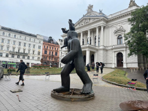 VIDEO: Do Brna převezli z Ostravy sochu svatého Kryštofa. Lidé si ji prohlédnou na Malinovského náměstí