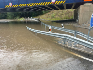VIDEO: Policisté v kraji monitorují povodňovou situaci. Letecká služba mapuje stav rozvodněné Dyje