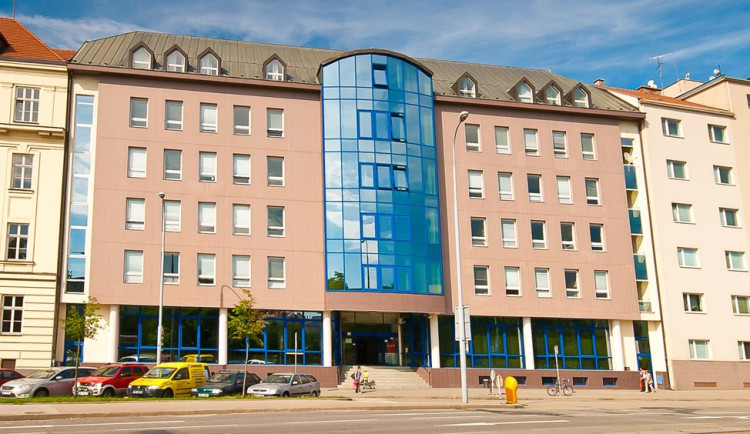 Pedagogická fakulta na Poříčí kvůli dešťům odsouvá začátek semestru. Prázdniny si studující prodlouží o čtyři dny