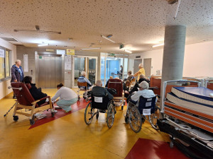 Hasiči vyjížděli během jediného dne k 930 zásahům. Nechoďte k rozvodněným řekám, varují