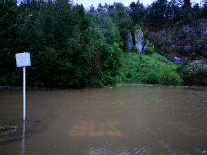 Voda natekla do většiny jeskyní v Moravském krasu. Zavřené zůstanou i kvůli stromům a chybějícímu proudu