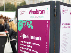 Vinobraní na Svoboďáku přerušilo nepříznivé počasí. Teď slavnosti vína pokračují