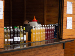 Vinobraní na Svoboďáku přerušilo nepříznivé počasí. Teď slavnosti vína pokračují