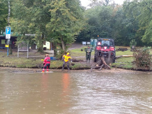 Povodí Moravy varuje před sesuvy břehů a pády stromů. Hrozí například na cyklostezkách