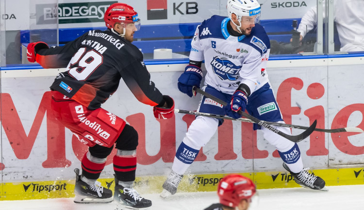 Hokejisté Komety slaví vítězství. Porazili Hradec Králové 2:1 a vezou domů tři body