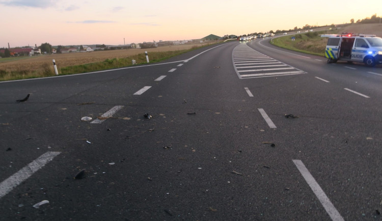 Policisté hledají svědky tragické nehody. Zahynul motorkář, kterého srazila při odbočování řidička osobáku