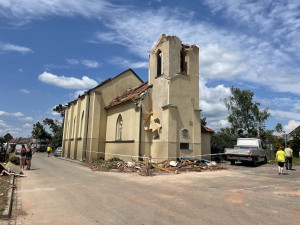 Rozbořený kostel se stal smutným symbolem ničivého tornáda. Každý rok připomene tragédii zvoněním