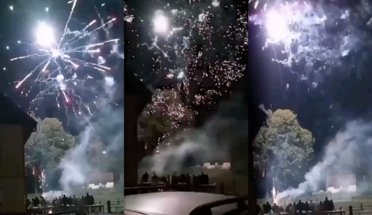 VIDEO: Obec pořádala ohňostroj k oslavám výročí před útulkem. Kočky se klepaly a narážely do věcí, popsala majitelka