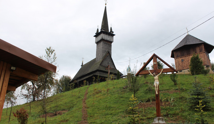 Brněnští odborníci pomáhají určit stáří dřevěných kostelů na Ukrajině