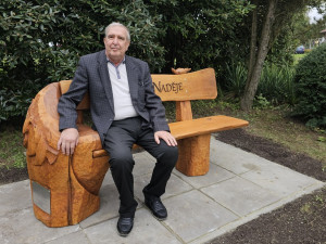 Před boskovickou nemocnicí stojí Lavička naděje. Má podporovat onkologické pacienty