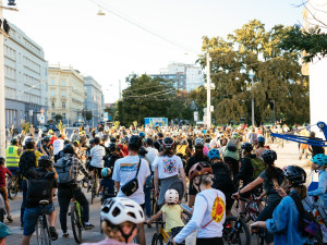 Do účastníků brněnské cyklojízdy opakovaně najížděl řidič auta. Případ vyšetřují policisté