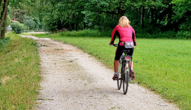 Podél ulice Bratří Štefanů v Hradci Králové povede nová cyklostezka