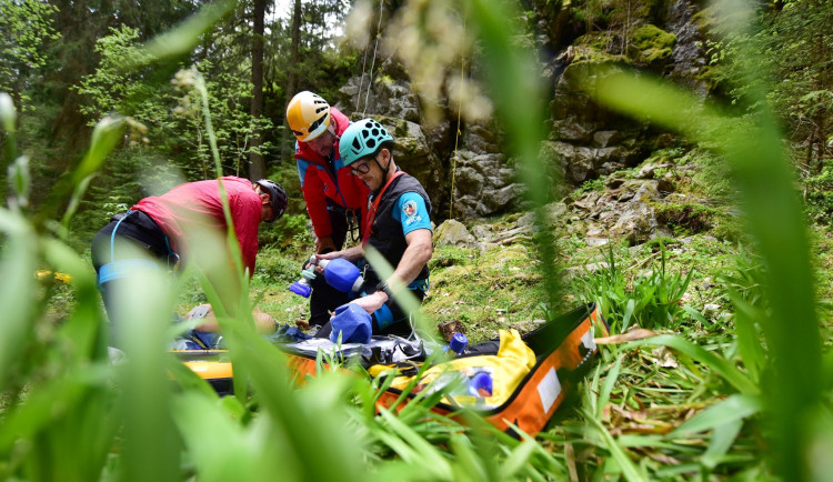 Letní měsíce plné turistů přinesly horským záchranářům více práce než obvykle