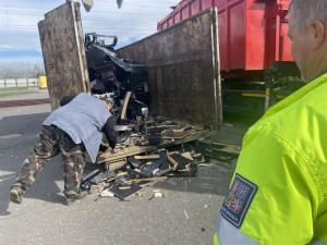 Celníci se na jihu Moravy pustili do likvidace nelegálních automatů. Zůstal z nich jen šrot