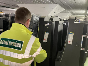 Celníci se na jihu Moravy pustili do likvidace nelegálních automatů. Zůstal z nich jen šrot