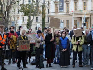 VIDEO: V Brně demonstrují desítky lidí. Podpora Izraele je podle nich nekritická