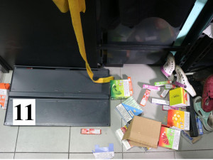 Zloději v pláštěnkách se vloupali do boskovického obchoďáku. Chtěli odnést cigarety za milion