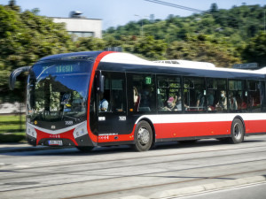 Autobusy v Brně pravidelně nabírají zpoždění. Mohou za to přetížené silnice, zní od dopravců