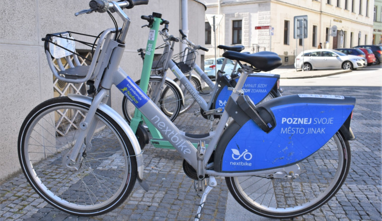 Popularita sdílených kol ve Frýdku-Místku roste. Službu na další dva roky zajistí firma nextbike