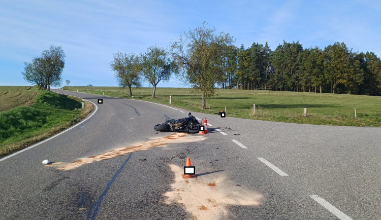 U Milevska zemřel motorkář. Další byl těžce zraněn