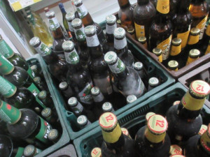 Potravináři zavřeli obchod v brněnských Židenicích. Zboží v regálech leželo pod nánosy prachu