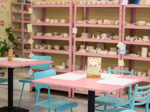 Keramika je jako terapie, říká majitelka keramického studia. Člověk u toho dokáže vypnout hlavu