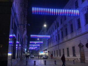 Brno se rozhodlo skoncovat s poruchovými girlandami. Dodavatel je odstraní a vrátí peníze