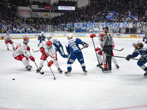 Kometa si třígólovým náskokem v prvních dvou třetinách zajistila tři body proti Ocelářům