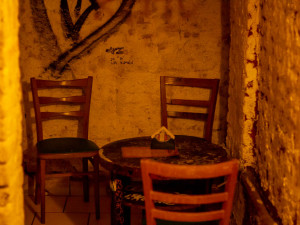 Brněnský underground nese jméno Hostimil. Kultovní čajovna se skrývá ve sklepním labyrintu