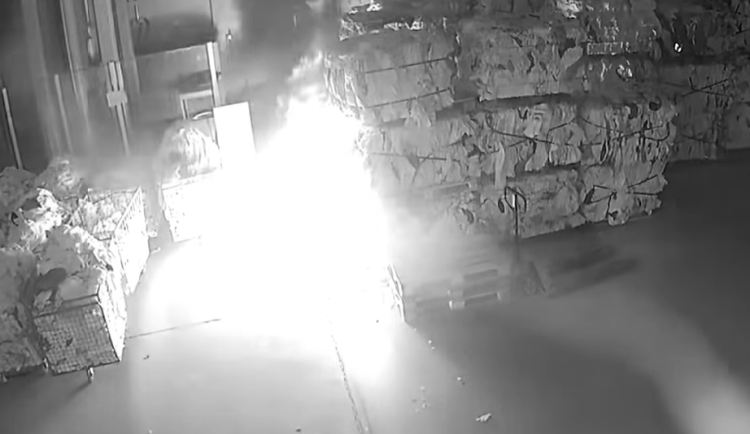 VIDEO: Policisté dopadli muže, který v září zapálil boskovickou halu s oblečením