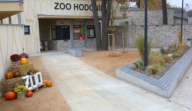 Zoo Hodonín má nový vstupní areál. Chystá se obnovení útulku a akvarijní pavilon