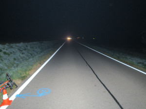 Muže vedoucího kolo po silnici srazil nepozorný řidič. Chodec zemřel