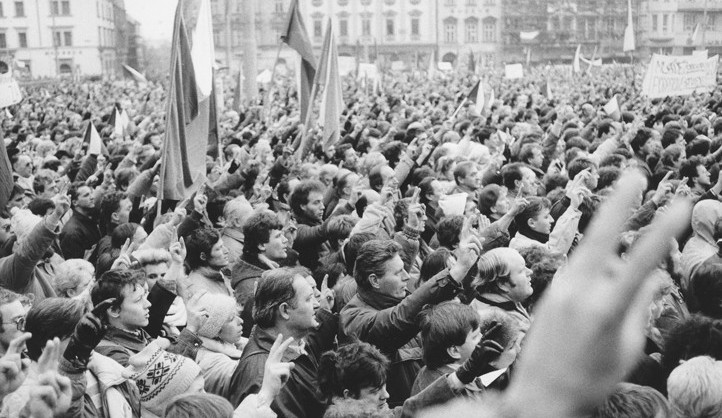 Sametovou revoluci odstartovali v Plzni studenti a herci. S napětím se čekalo na reakci Škodováků