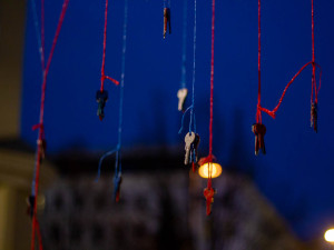 VIDEO: V centru Brna si lidé připomínají pětatřicet let od revoluce. Dav zpíval hymny i Modlitbu pro Martu