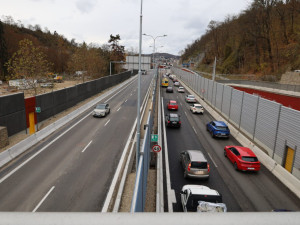 Silničáři zprovoznili klíčovou část městského okruhu. Řidiči projedou Žabovřeskou ulicí ve čtyřech pruzích