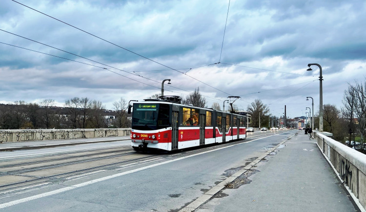 Přes Libeňský most přestanou jezdit tramvaje, dopravní podnik má obavy z nadcházejících mrazů