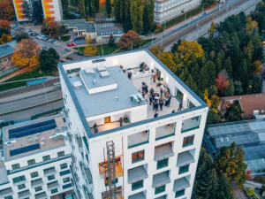 Bydlení s výhledem na celé Brno. Nad Arboretem vzniká moderní polyfunkční dům