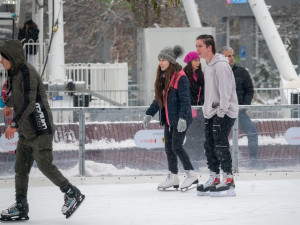 Na kluzišti na Moraváku už se prohánějí první bruslaři