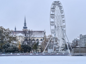 Na kluzišti na Moraváku už se prohánějí první bruslaři