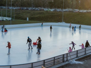 Přijďte si užít vánoční pohodu na kluziště Vodova a Lužánky